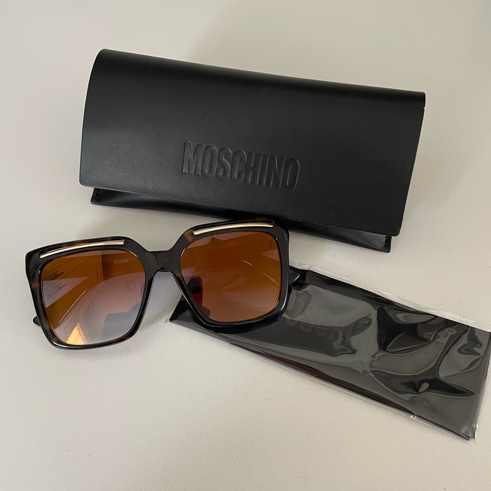 MOSCHINO
56MM Square Sunglasses